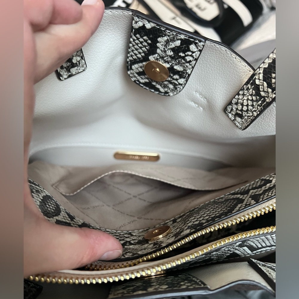 Michael Kors Brown and White Tote Bag - Picture 4 of 7